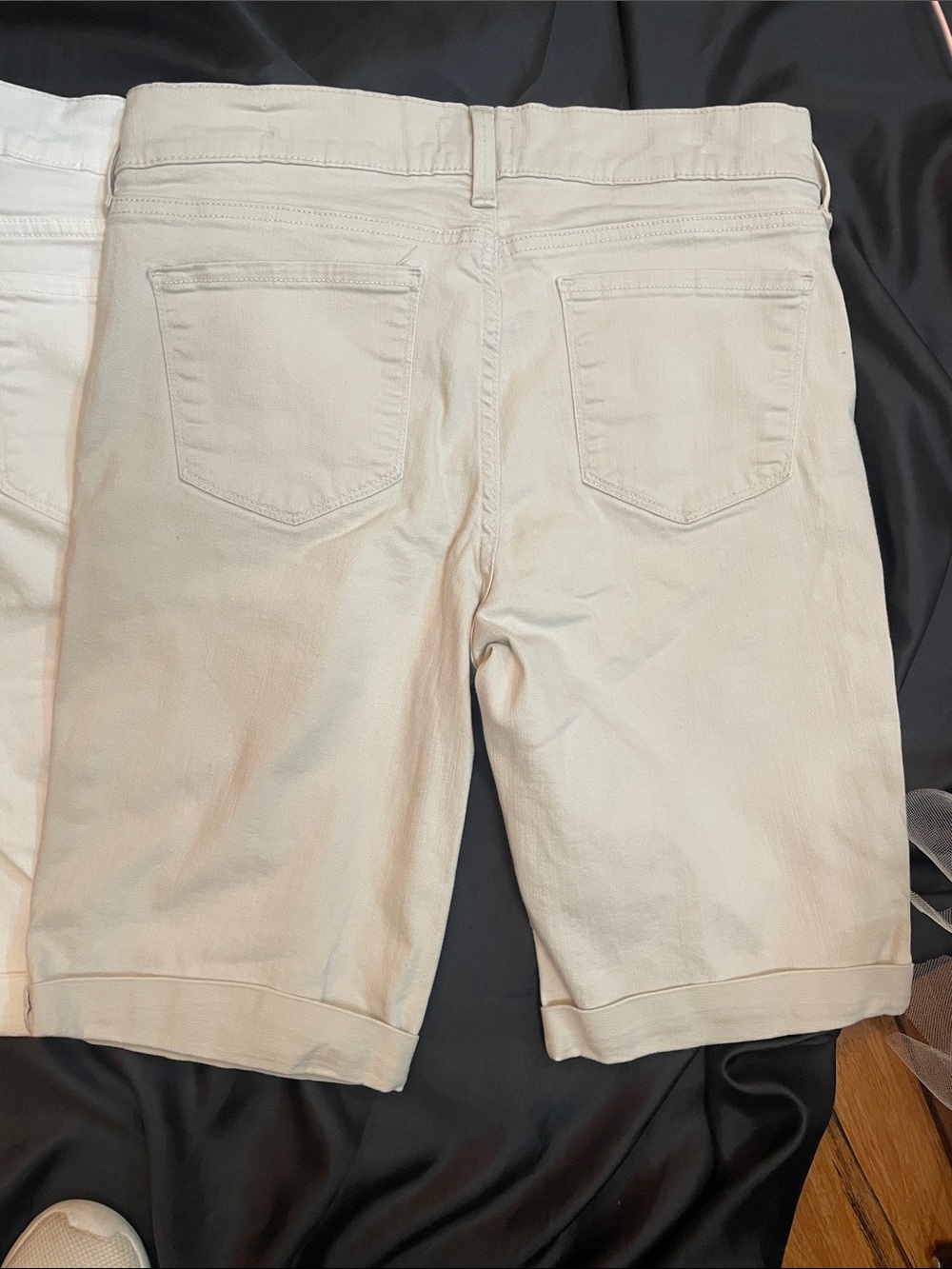 NYDJ Women's off white and Beige Jean Shorts lift x tuck - Picture 10 of 11